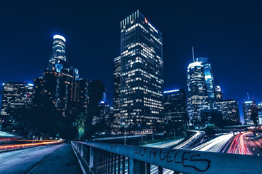 Los Angeles Skyline in der Nacht.