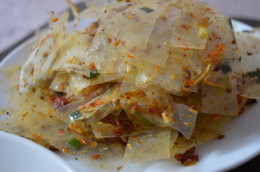 Snack traditionnel vietnamien en papier de riz